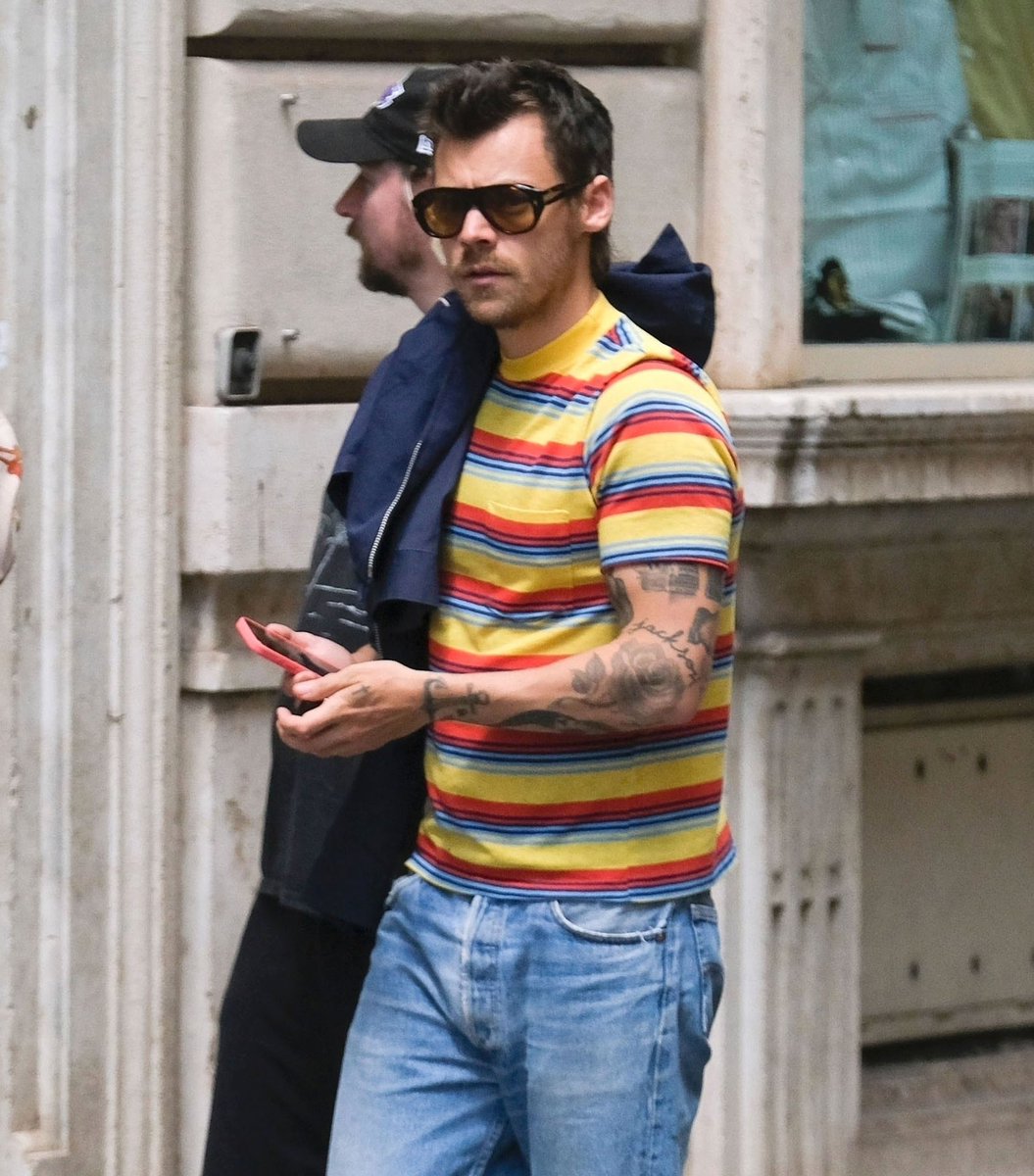 HSMEDIANEWS's tweet image. Harry out in Rome recently.
