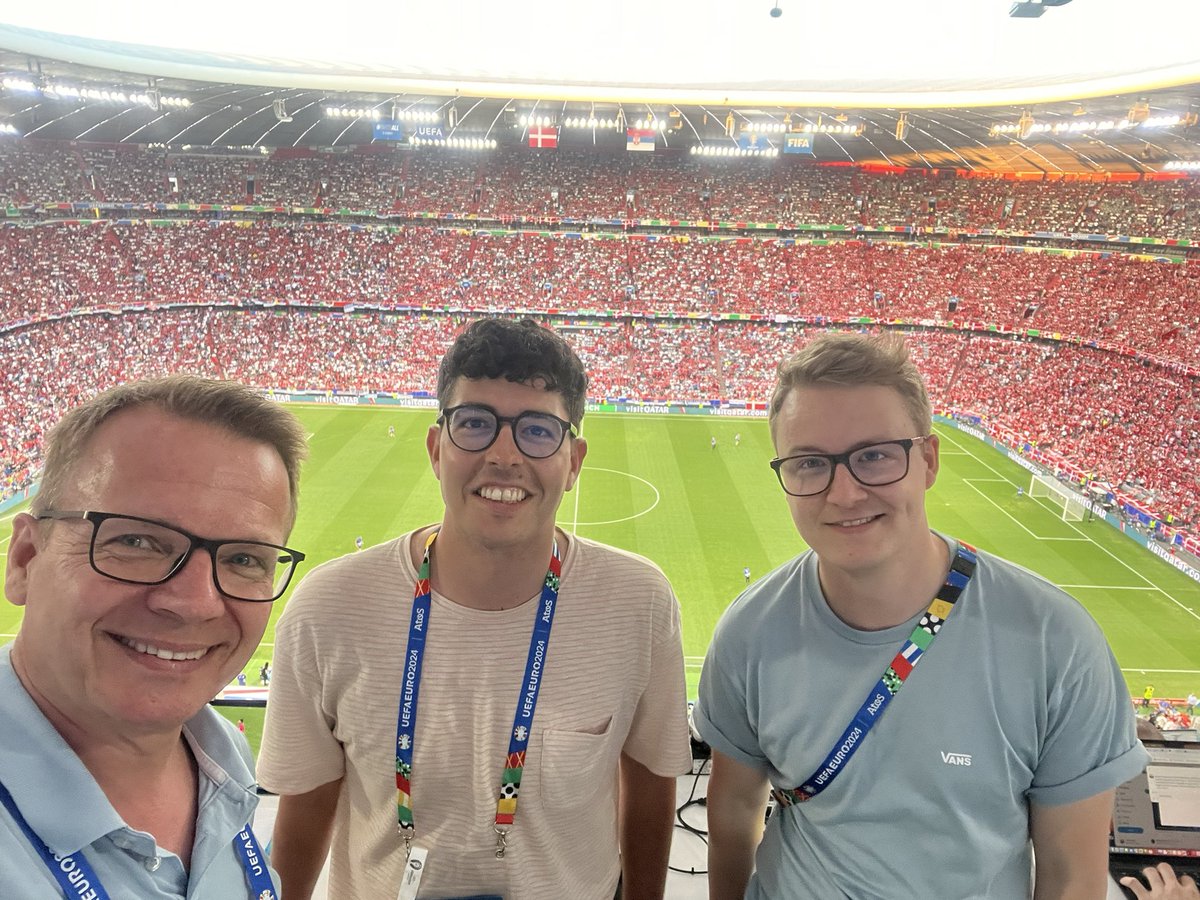 MartinVolkmar's tweet image. Letztes EM-Vorrundenspiel in #München #DENSRB für @ransport mit den Kollegen @TomOffinger und @timo_041