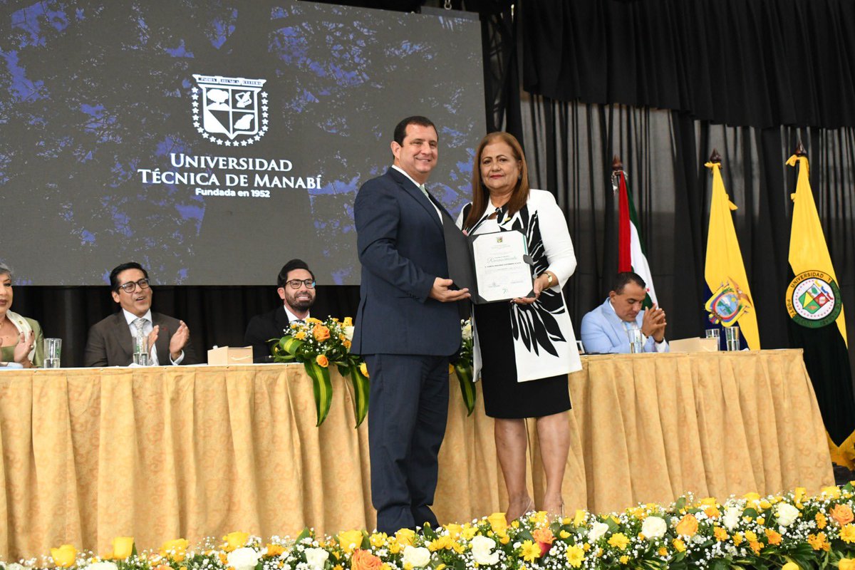 Leoorlandoa's tweet image. Felicitaciones a la emblemática Universidad Técnica de Manabí por cumplir 70 años de creación. Muchas gracias a su Rector, Santiago Quiroz; Vicerrectora, Mara Molina; docentes y estudiantes por la invitación a ser parte de tan sentida sesión solemne en homenaje a la trayectoria…