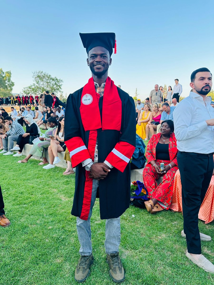 it_ryhmes's tweet photo. Happy graduation to me.  All thanks to  almighty Allah for the successful completion of my MSc with a distinction CGPA of 3.82/4.0  and all thank to my parents for the support and love and I am very grateful for all  the sacrifices. And as for me it a wrap 🎉🎉❤️ https://t.co/ItJrCHeE9Z