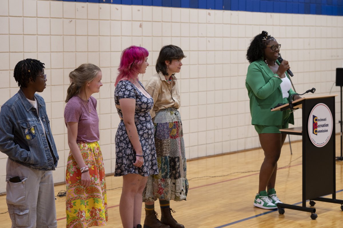 Price Hill proud! Thanks to all who joined us last Friday to celebrate the completion of “Sunflowers” at the Price Hill CRC. Special thanks to the Cincinnati Recreation Commission, mural designer Lizzy Duquette, the Teaching Artists, and Apprentices. #ArtForAll