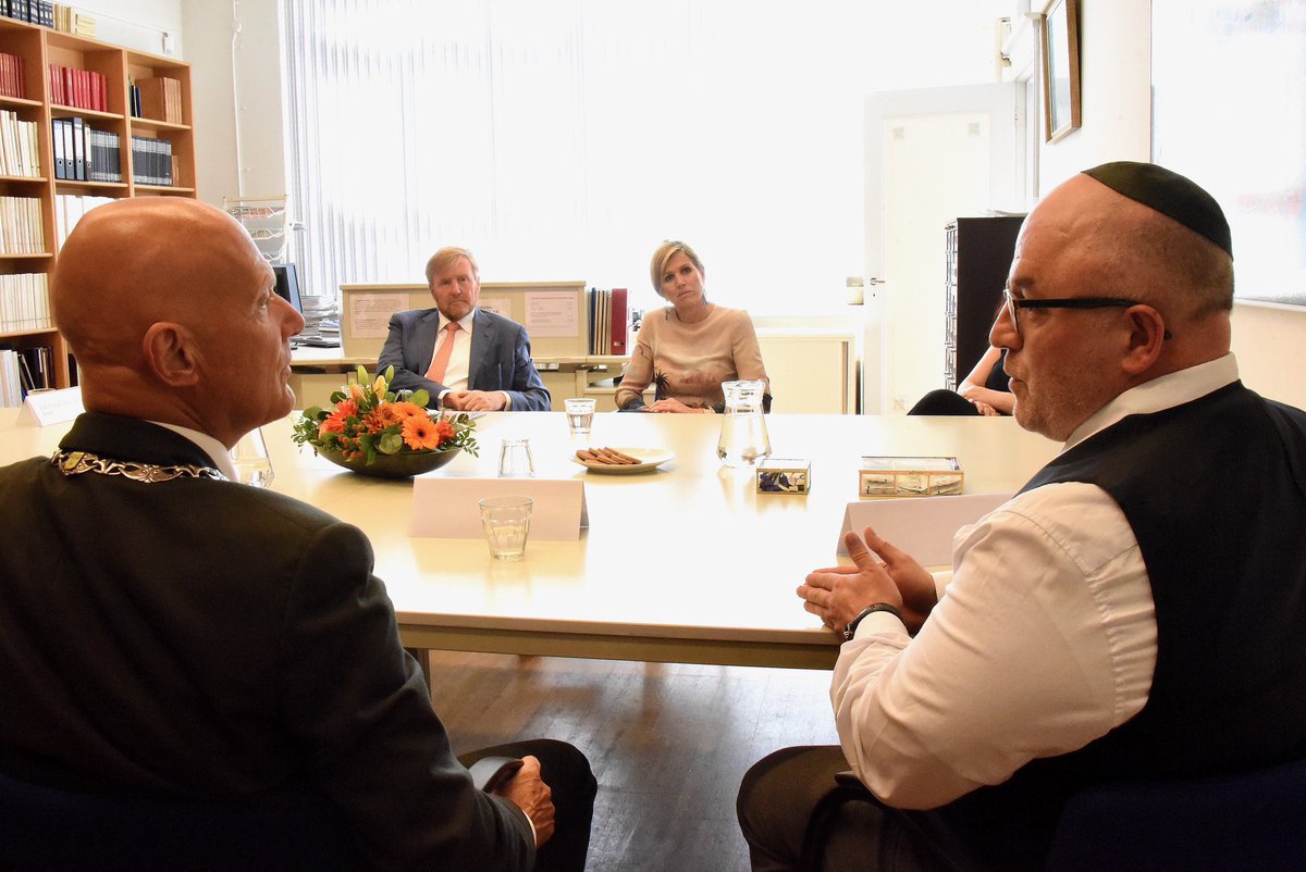 Vandaag was een bijzondere dag. Koning Willem-Alexander en koningin Maxima brachten een bezoek aan Vlaardingen. Zij spraken met Vlaardingse Palestijnen en met mensen van Joodse afkomst over de doorwerking van de situatie in Gaza en Israel.