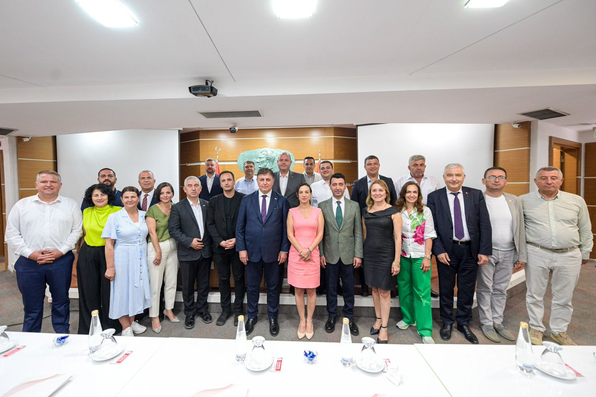 Bergama Belediye Başkanımız Prof. Dr. Tanju ÇELİK, İzmir Büyükşehir Belediye Başkanımız Sn. Dr. Cemil TUGAY’ın katılımlarıyla Bornova Belediyesi ev sahipliğinde ‘Belediye Başkanları Koordinasyon Toplantısı’na katıldı.