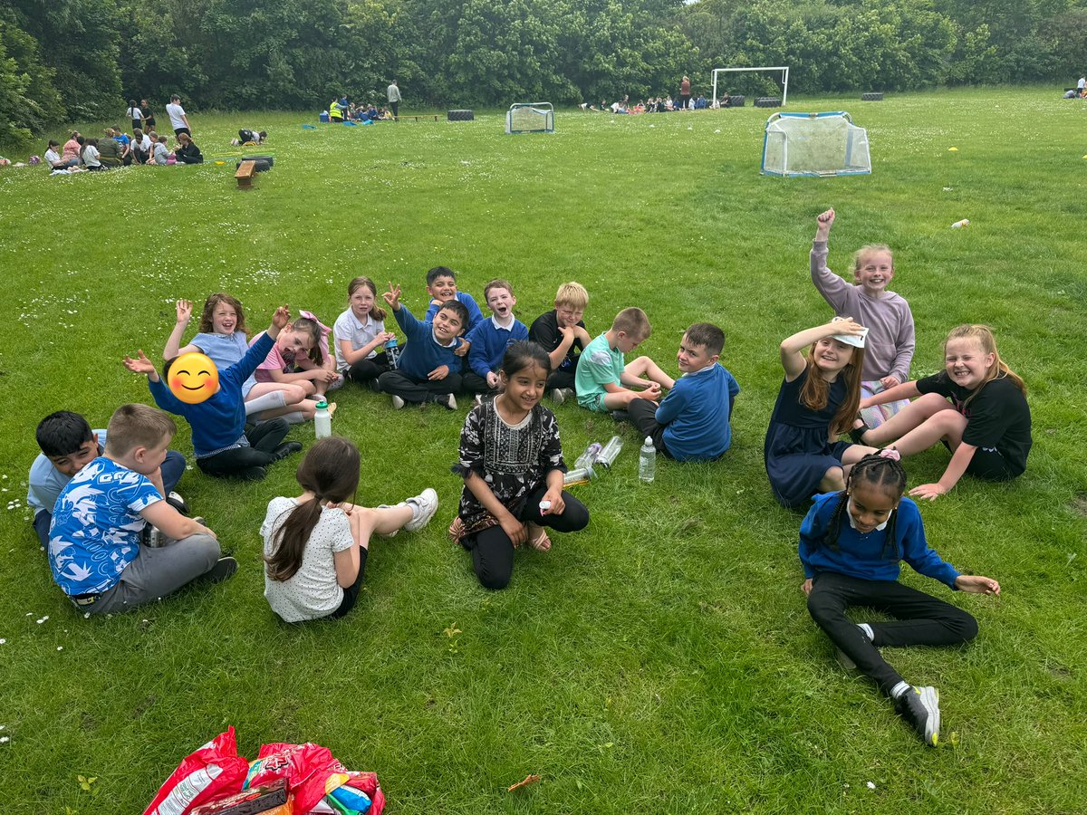 P3b really enjoyed <a href="/BrunstanePS/">Brunstane PS</a> whole school picnic! 😁🌳 #community