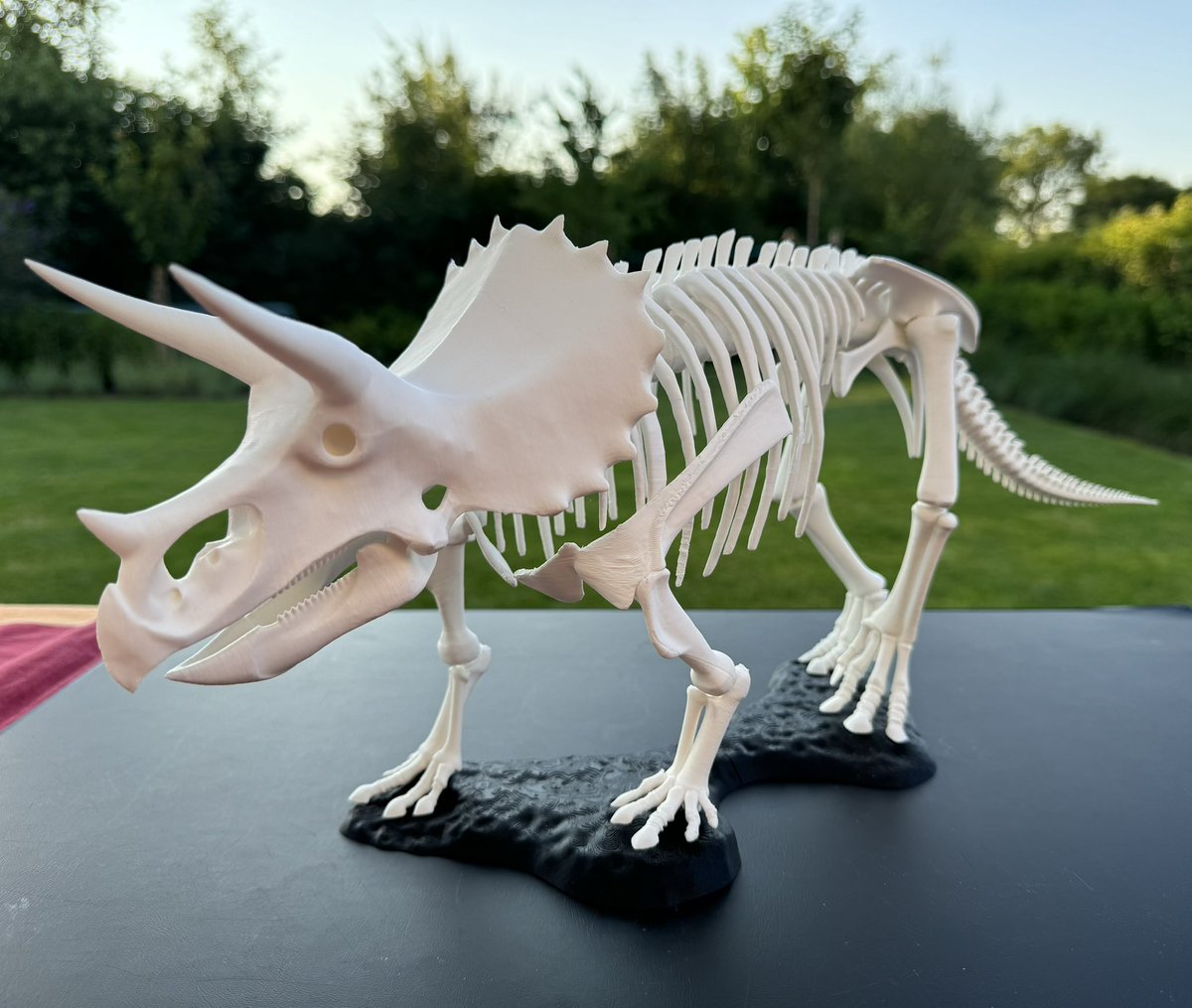 New 3D print! Challenging model with small parts. Some small issues in the ribs, but overall pretty nice result.

thingiverse.com/thing:2071610 #3dprint <a href="/BambulabGlobal/">Bambu Lab</a>