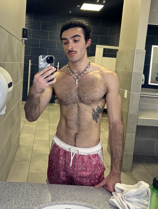 Tired but cute https://t.co/nVGhJFRw6U