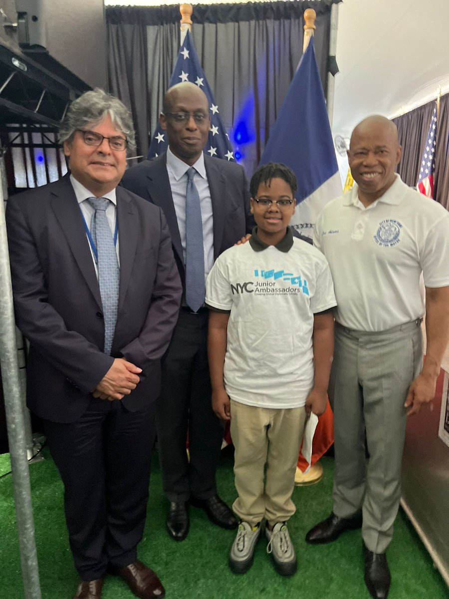 Raouf Mazou (@raoufmazou) on Twitter photo I was delighted to be able to speak to so many passionate students of the <a href="/globalnyc/">NYC International Affairs</a> <a href="/NYCMayorsOffice/">NYC Mayor's Office</a> Junior Ambassadors program today.
They're taking action to achieve the #GlobalGoals & finding ways to create a more peaceful & welcoming world for all, including for refugees. I was delighted to be able to speak to so many passionate students of the <a href="/globalnyc/">NYC International Affairs</a> <a href="/NYCMayorsOffice/">NYC Mayor's Office</a> Junior Ambassadors program today.
They're taking action to achieve the #GlobalGoals & finding ways to create a more peaceful & welcoming world for all, including for refugees.