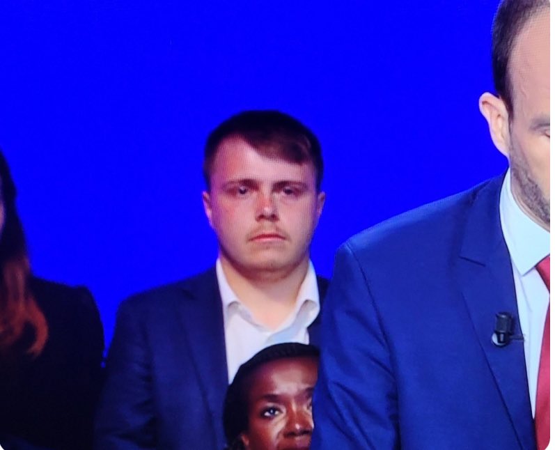 T’inquiètes Porcinet !
Ça recrute en minoterie sur Marseille ! Tu pourras retourner à tes premiers amours et rosir encore plus au soleil 😊
Sinon il y a toujours la Forêt des rêves bleus 🤷🏼‍♀️
#LeDébatTF1 #LouisBoyard #LFI #Bardella #Attal #Bompard #TF1 #Legislatives