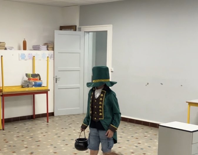 Représentation théâtrale en anglais <a href="/clgBouligny/">Collège de Bouligny</a> , une première qui nous a  fait voyager. Bravo aux élèves de 6ème pour leur créativité  et leur performance. <a href="/Classe_Denis/">Sabrina Denis</a> <a href="/acnancymetz/">Académie de Nancy-Metz</a> <a href="/MadameMayer/">Mayer Catherine</a> #daac #passculture #EnglishLearners #proudteacher #EnglishTeacher