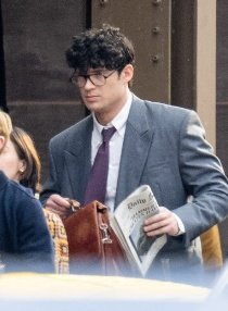 CQuill97's tweet photo. The contrast between Clark Kent and Superman is wild https://t.co/guZNhUyqav