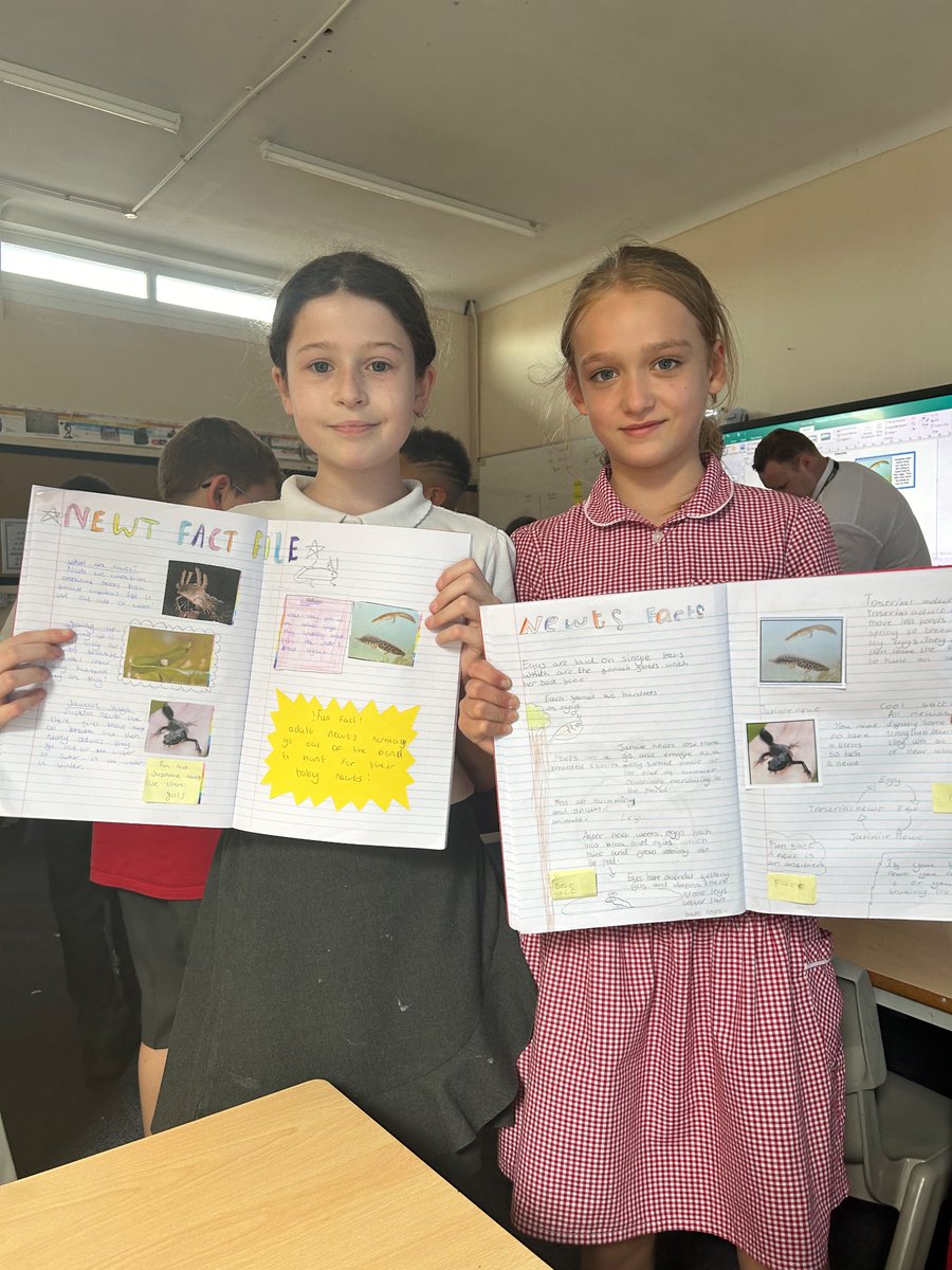 EastwayPrimary's tweet photo. Look at these Year 5 super scientists completing their two page spreads showcasing their learning so far, so proud of you all 🥇❤️#EastwayScience https://t.co/PoQcnxFWiw