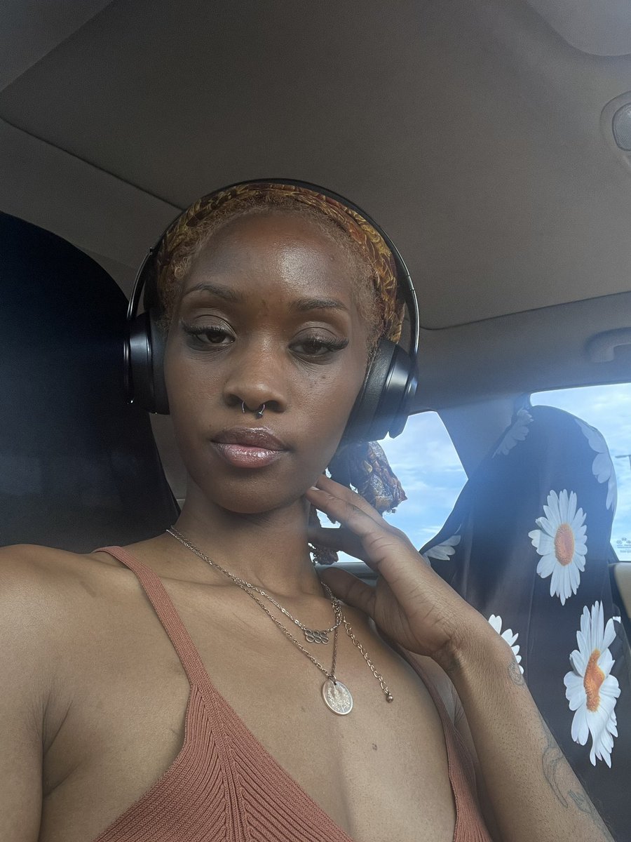 StacyTheSiren ☾ tweet media