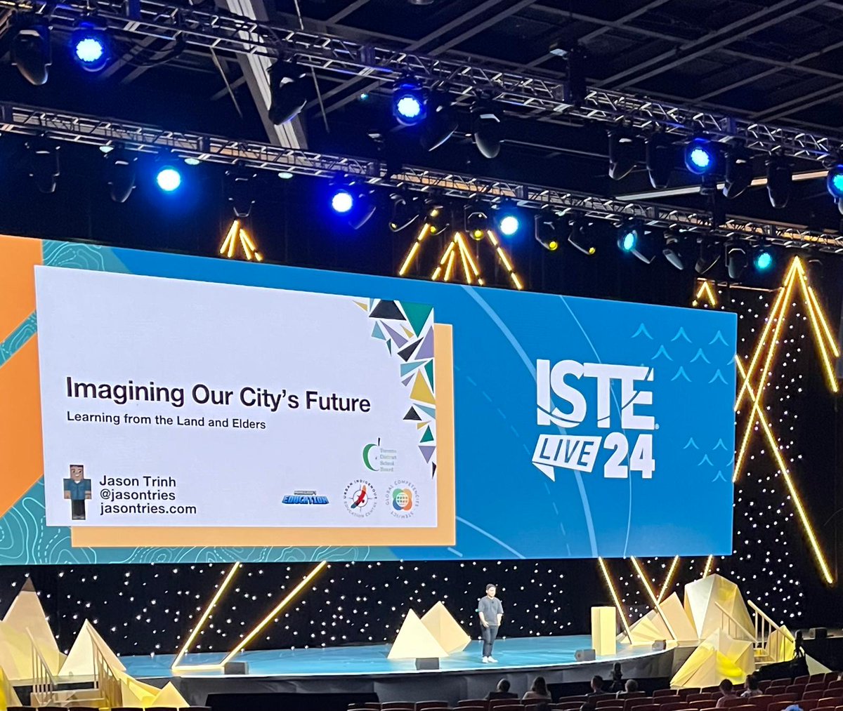 HollySharpe tweet media