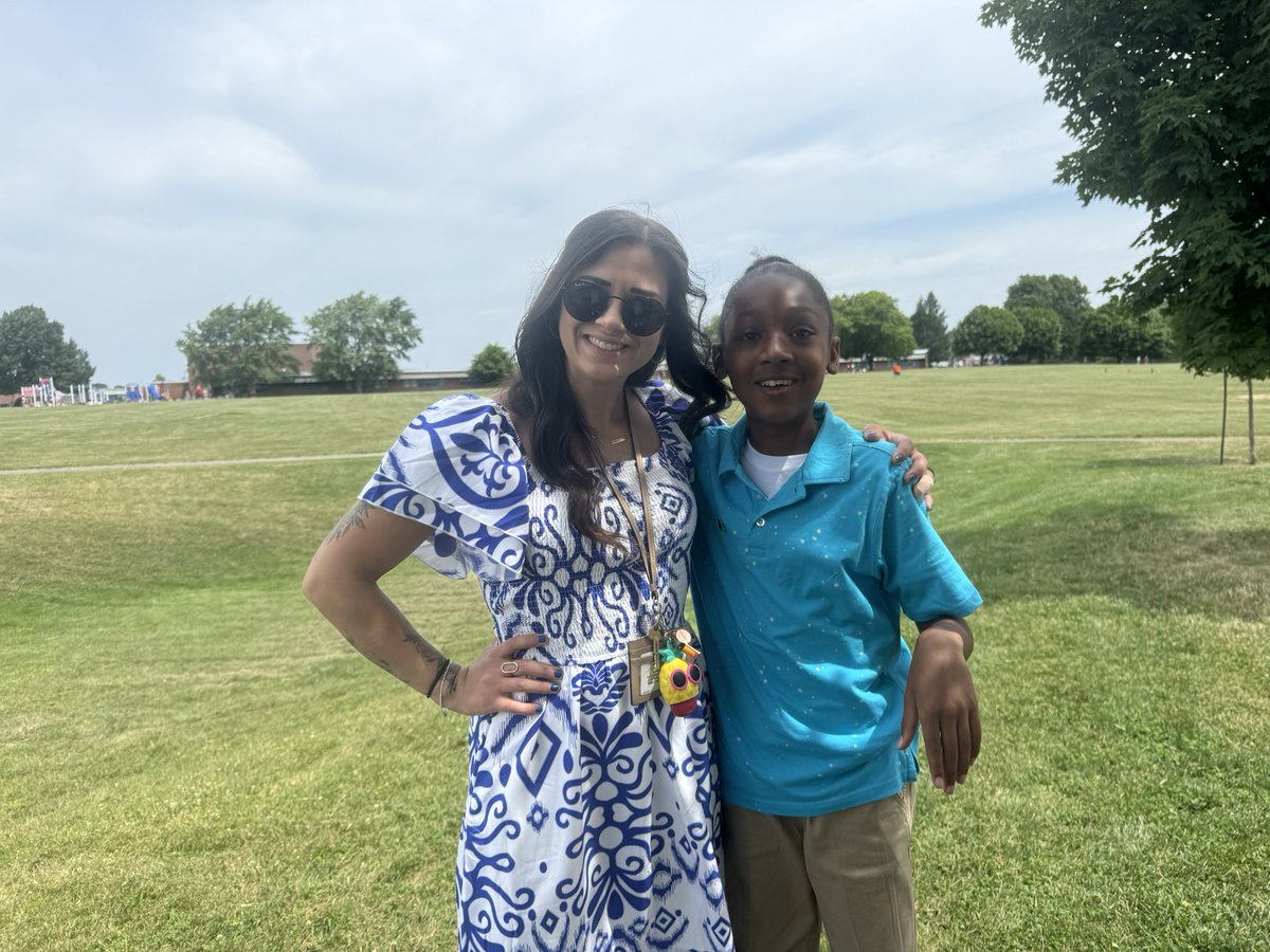 Cintron5thGrade's tweet photo. 5th graders soaking up their last few days at Hill 💙 https://t.co/woyqlJMfrE