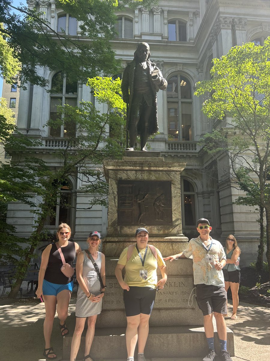 Connie López tweet media