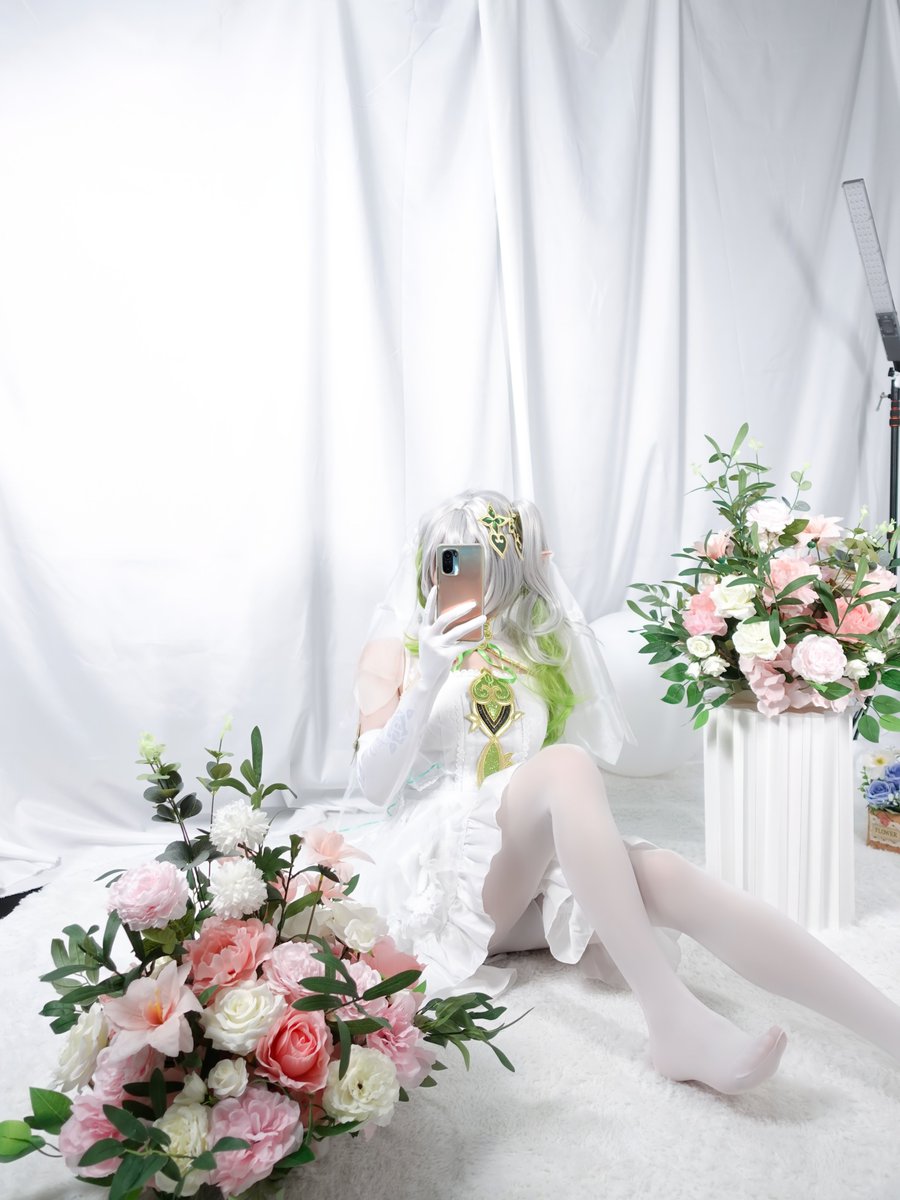 私の手をつないでくれる？
#Genshin #Nahida