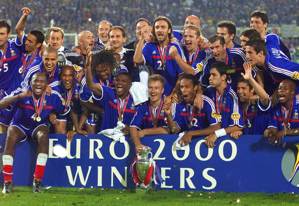 🇫🇷 En 2000, l'Équipe de France avait terminé deuxième de son groupe à l'Euro.

Quelques semaines plus tard, les Bleus ont été CHAMPIONS d'Europe ! 🏆

24 ans après, c'est le moment ! 🔜