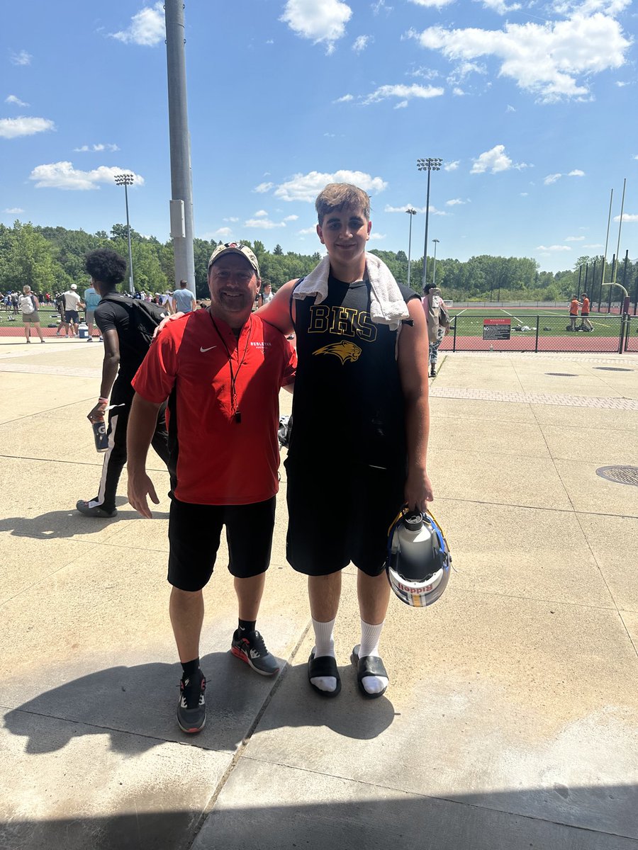 RGude45674's tweet photo. Today @Wesfbclinic had a super organized event, I’m glad to have gotten to compete on the field and speak with so many coaches! @QueJones614 @CoachDiCenzo @Wes_Football https://t.co/VmeG8iZQEQ