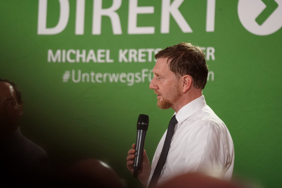 MPKretschmer's tweet photo. Die Stimme des ländlichen Raums muss stärker gehört werden. Deswegen bin ich #unterwegsfürSachsen in #Triebel/#Vogtland: Die Gesundheitsversorgung, das Apothekennetz, der Windkraftausbau & auch Krieg in der Ukraine sind die Themen, die die Menschen beim Bürgergespräch vor Ort bewegen. (SK)