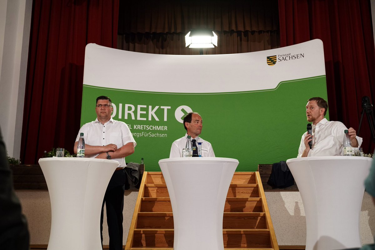 MPKretschmer's tweet photo. Die Stimme des ländlichen Raums muss stärker gehört werden. Deswegen bin ich #unterwegsfürSachsen in #Triebel/#Vogtland: Die Gesundheitsversorgung, das Apothekennetz, der Windkraftausbau & auch Krieg in der Ukraine sind die Themen, die die Menschen beim Bürgergespräch vor Ort bewegen. (SK)