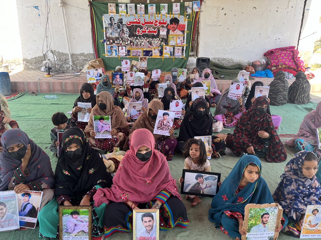 naveedbewae's tweet photo. #EndEnforcedDisappearances
#ReleaseAllBalochMissingPersons
#Sit_In_Protest_Turbat https://t.co/0FGMU61svy