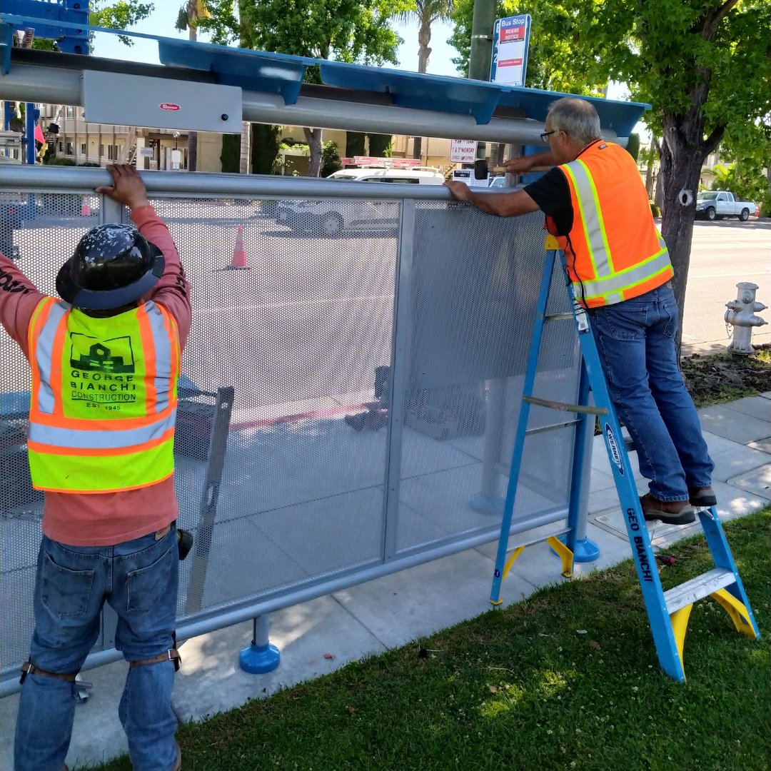 VTA's tweet image. Our kind of glow-up! 🚍  🚏 ✨ 

The two #busstops on California and Ortega have brand-new #busshelters thanks to VTA&apos;s Better Bus Stops Program collaboration with @mountainviewgov. 

The stops are served by Routes 21 &amp;amp; 40 + Mountain View Community Shuttle Routes Gray &amp;amp; Red.