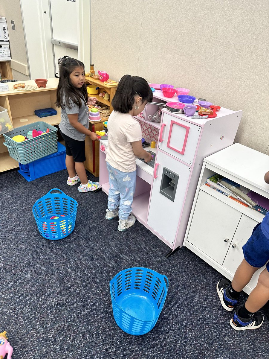 Miss Latschar tweet media