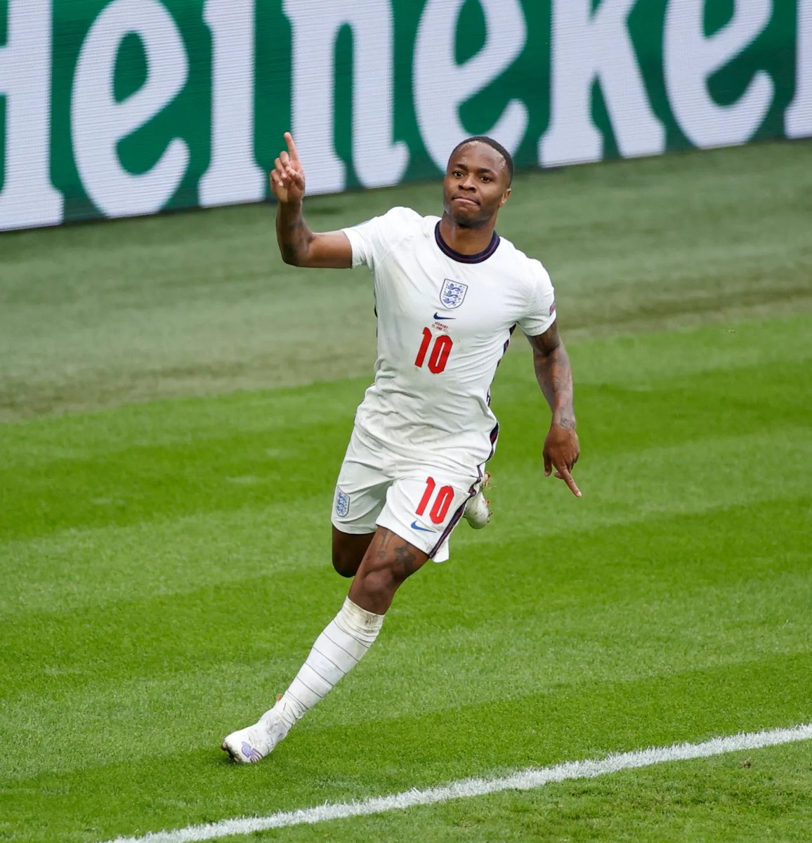 ewan10i's tweet photo. England #10 at the euros used to mean something… https://t.co/jTBBtcbpwE