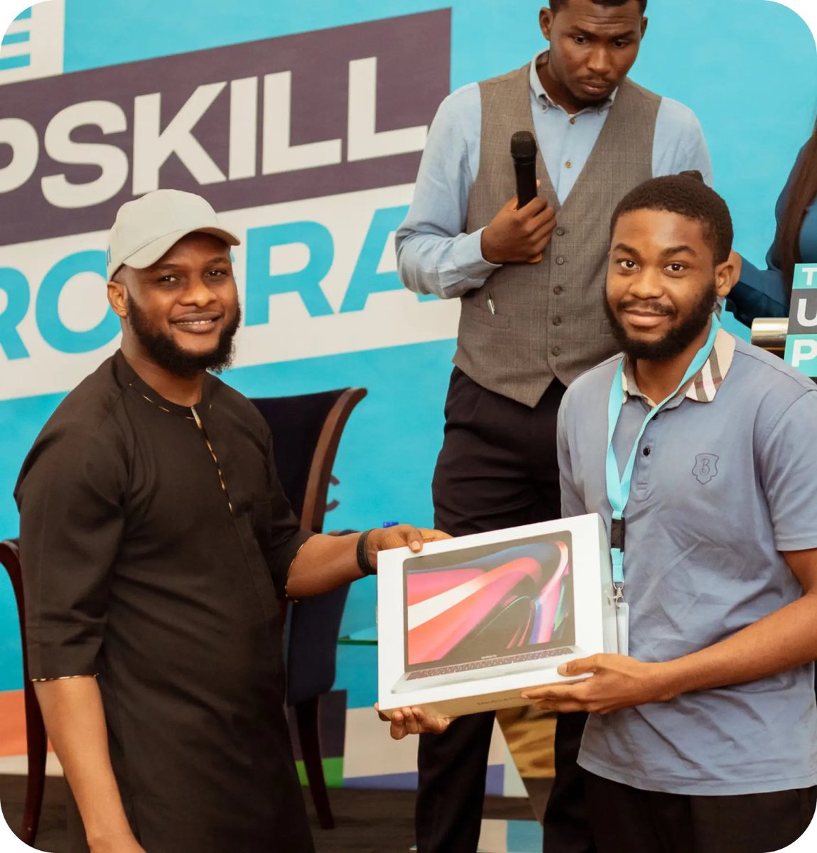 iniola145's tweet image. Calling all tech enthusiasts! If you&apos;re on the hunt for a new laptop or know someone who is, look no further.

@cardtonic
is giving out 20 MacBooks &amp;amp; cash gifts to the tech community through their #Upskill2.0 program  Apply here👇🏾

cardtonic.com/upskill 
#CardtonicUpskill2.0
