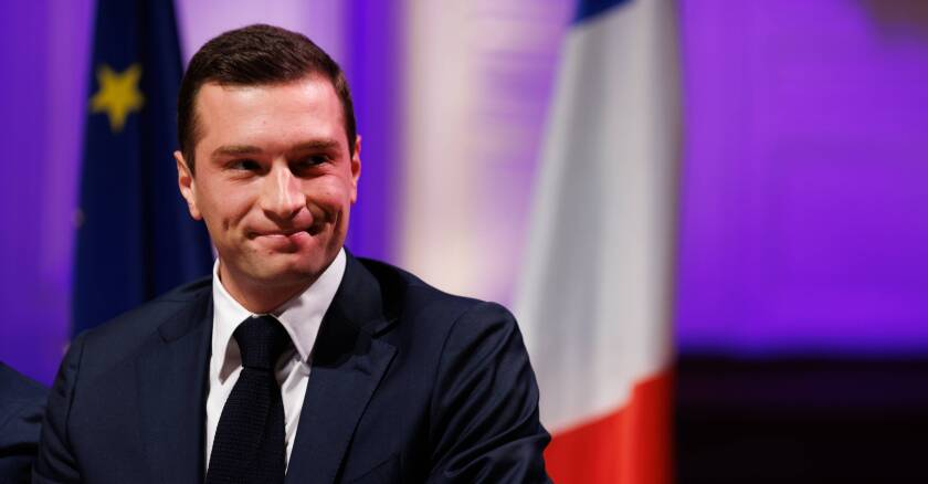 AlertesInfos's tweet photo. 🇫🇷 FLASH - Jordan Bardella annonce qu'il suspendra les allocations familiales des parents de mineurs récidivistes. (déclaration) #LeDébatTF1 https://t.co/bNtmirypAu