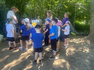 NectonFS's tweet image. Our forest site was a busy place today. We had a great visit from Mark at Oscars Tree Academy. @NectonY1  were first to hear some interesting information about our beautiful trees. Huge thank you to @Siemens_Energy  for supporting Marks visit.