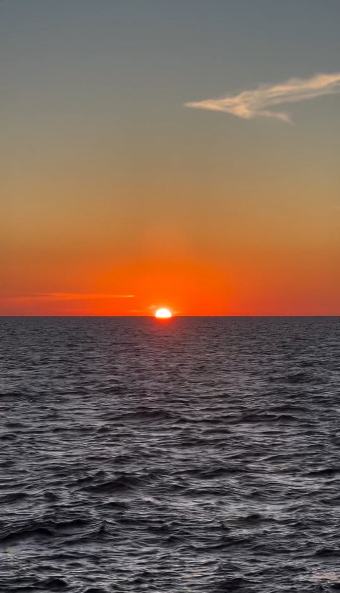 emdiuenmarc's tweet photo. A vegades només necessitem anar a veure una posta de sol https://t.co/JISUqEoDjI