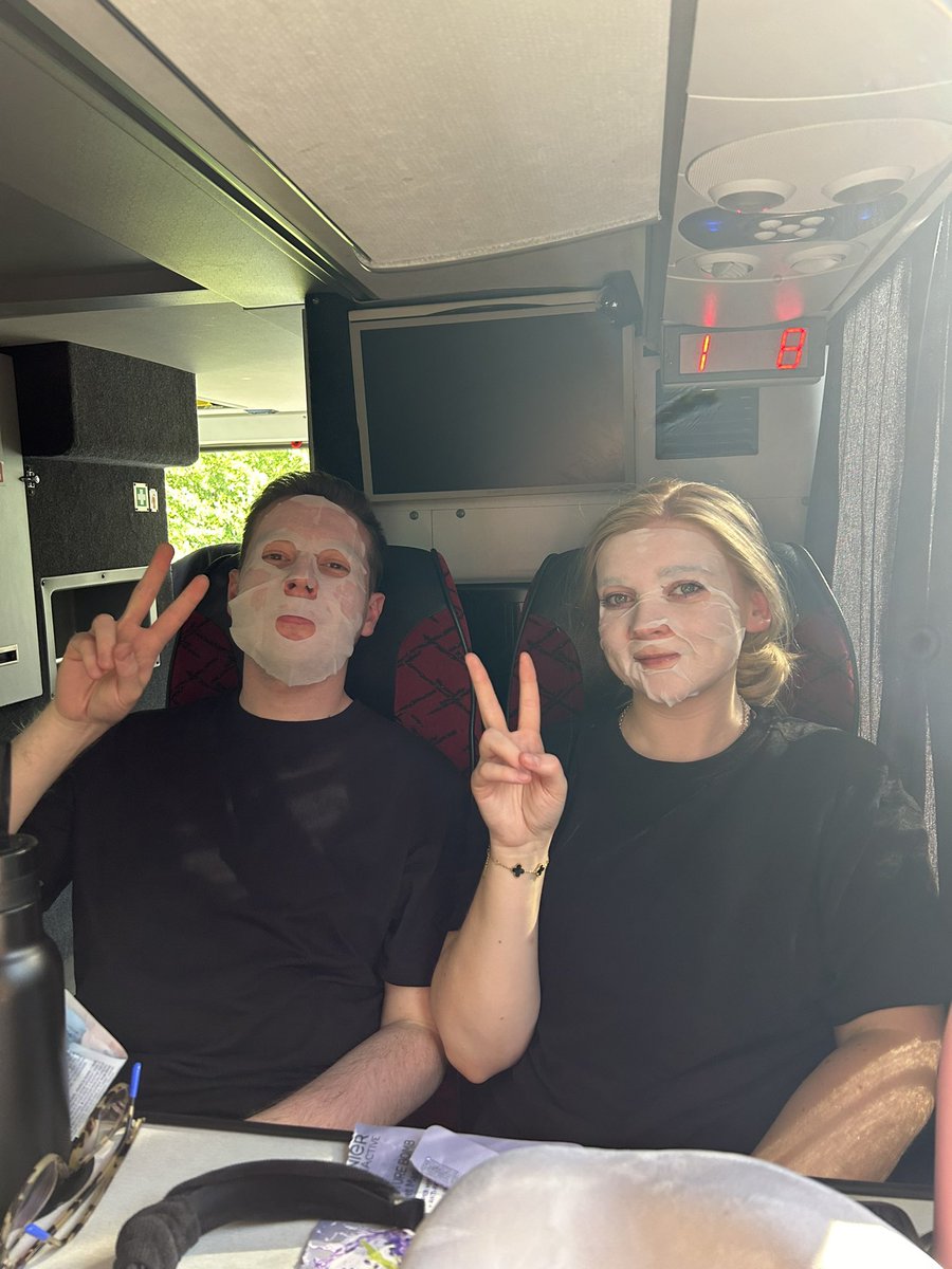 Had the best time at Alton Towers yesterday with <a href="/CglenHighSchool/">Calderglen High 🏳️‍🌈</a>, however a 14 hour bus journey called for some face masks on the way home 😂