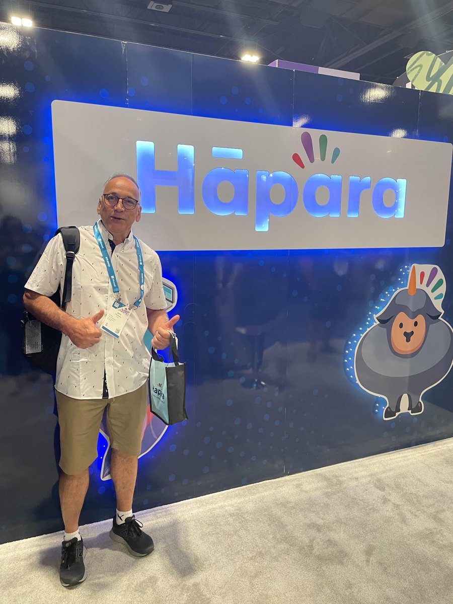 hapara_team's tweet image. It was lovely to see customer Jono Hendricks at #ISTELive! He is the principal at Glen Innes School in New Zealand, a Manaiakalani school. 

#HaparaISTE #TechnologyForGood