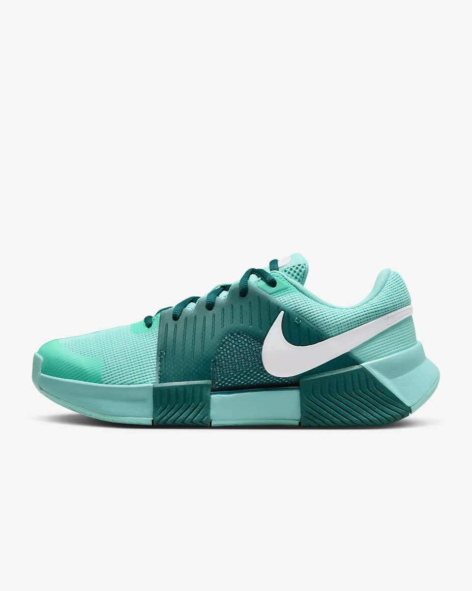 SNKR_TWITR tweet media