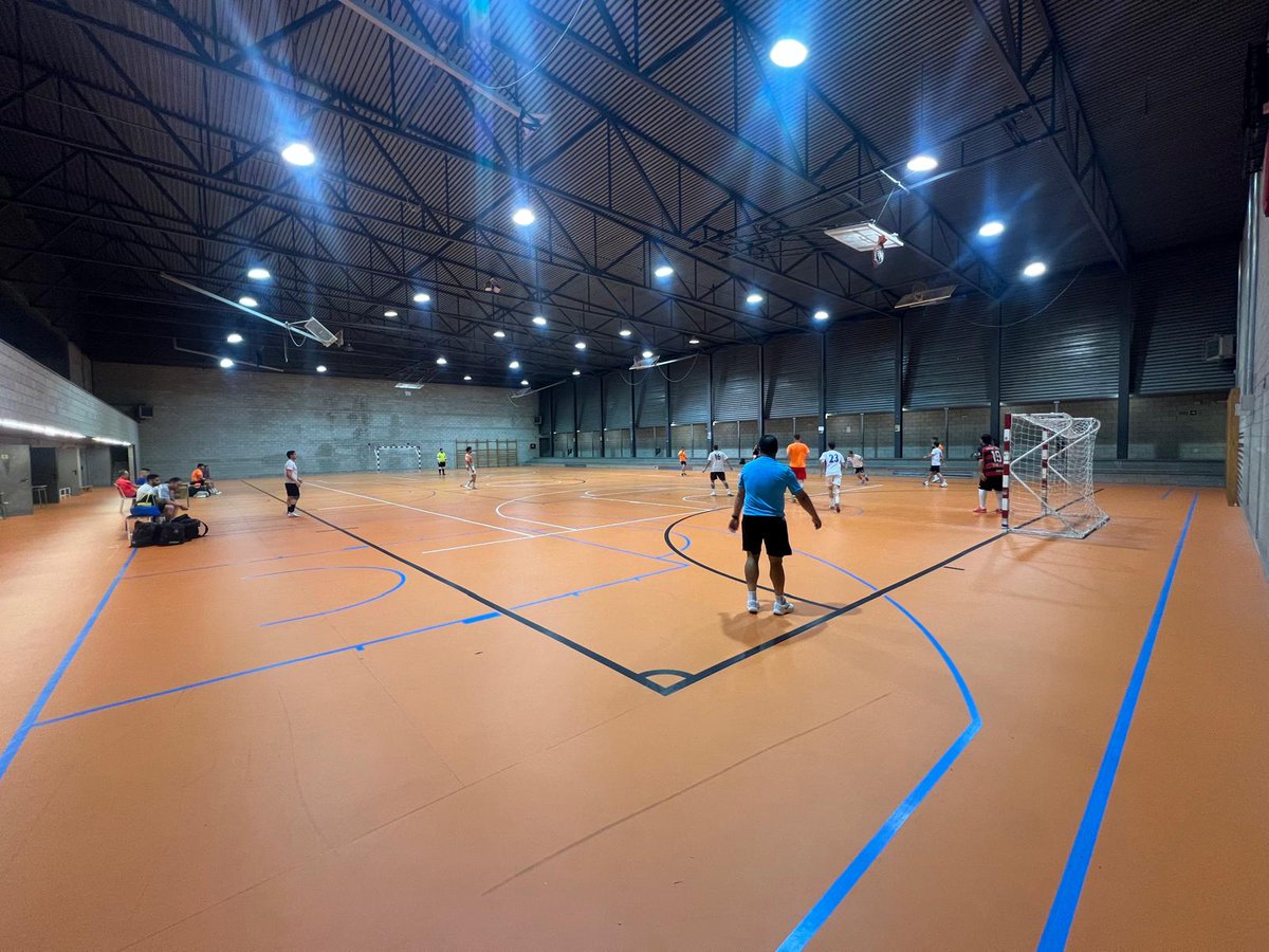 LIGA DE VERANO FUTBOL SALA ALCORCÓN 🏆 | 

 Partidazo en la 2° Jornada de la liga de verano.

Viejas Glorias - Shootters 🙌

#GoLvfs