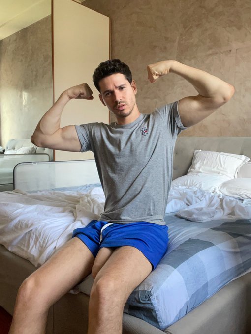 Watch Hunk Marc's leaked NSFW photo on TwXstars