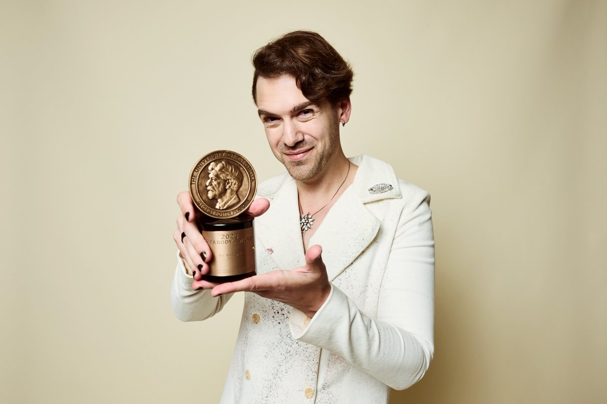 PeabodyAwards's tweet image. 📸 More fun Peabody portrait action with @ofkband! 🎮🏆🌈 peabodyawards.com/award-profile/…

#PeabodyWinner #WeAreOFK #InteractiveMedia #StoriesThatMatter