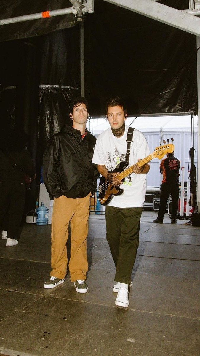 electrolitslut's tweet image. Twenty One pilots lyrics that i dont relate to and why!! a 🧵