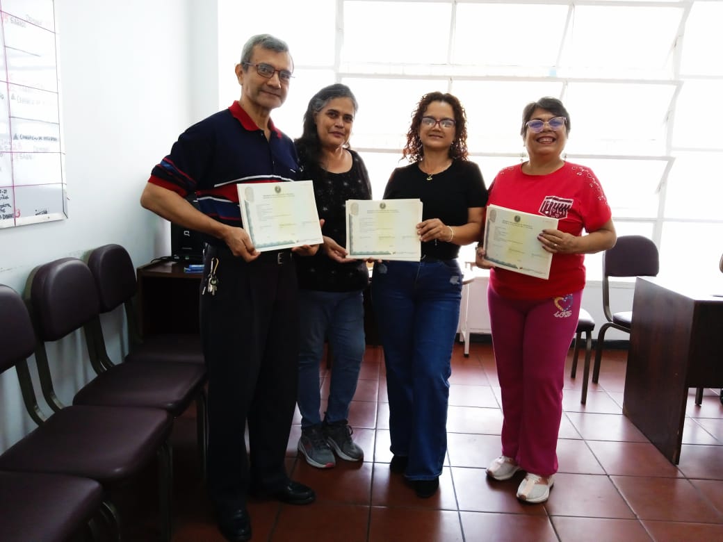 CatedralCDCE's tweet photo. Llevando a cabo las Políticas Educativas, el CDCE Parroquia Catedral comenzó a hacer entrega del Formato de Títulos 2023-2024. Por nuestros jóvenes Bachilleres!!
#LoQueDigaNico
@NicolasMaduro 
@_LaAvanzadora 
@CDCECaracas @MPPEDUCACION @gracielamarilis https://t.co/X0rUrvkYZo