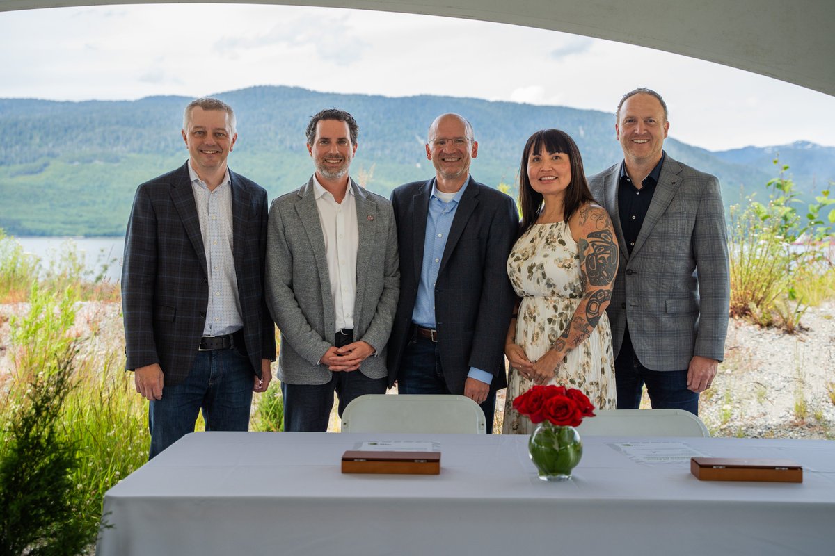 Congratulations to <a href="/CedarLNGProject/">Cedar LNG</a> on reaching a positive FID – with this decision, we’re one step closer to the development of Canada’s first Indigenous majority-owned LNG facility. Read more: cedarlng.com/cedar-lng-anno…