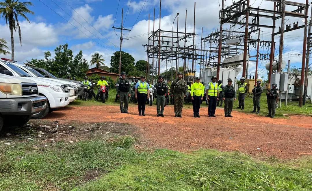 Comando Zona N°12 (LARA)🇻🇪 (@gnbcz12lara) on Twitter photo #25Jun 📌 Cumpliendo instrucciones por nuestro CJ y Presidente <a href="/NicolasMaduro/">Nicolás Maduro</a>, Efectivos de la FANB realizaron revista a las estaciones eléctricas. #25Jun 📌 Cumpliendo instrucciones por nuestro CJ y Presidente <a href="/NicolasMaduro/">Nicolás Maduro</a>, Efectivos de la FANB realizaron revista a las estaciones eléctricas.