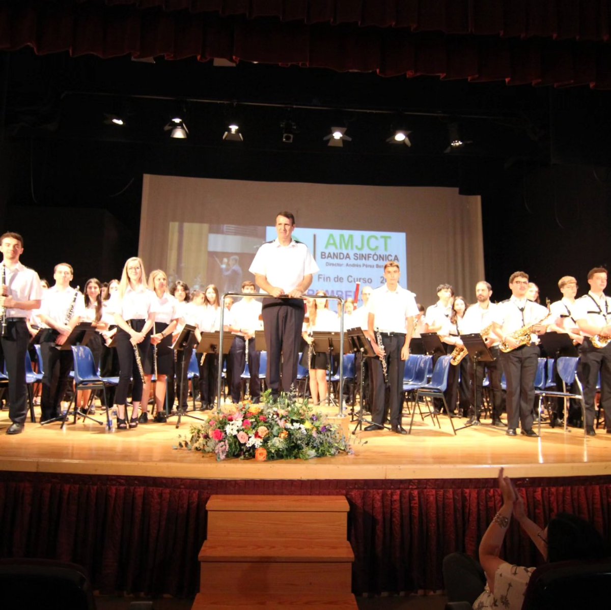 AMCT_OFICIAL's tweet photo. Este pasado domingo se celebró en el auditorio de Cabezo de Torres el Concierto Fin de Curso de nuestra Banda Sinfónica de la AMJCT, dirigida por Andrés Pérez Bernabé.  Un broche de oro para un curso que ha venido  con nuevos retos que nuestros músicos han solventado con creces. https://t.co/RxtfxARBZa