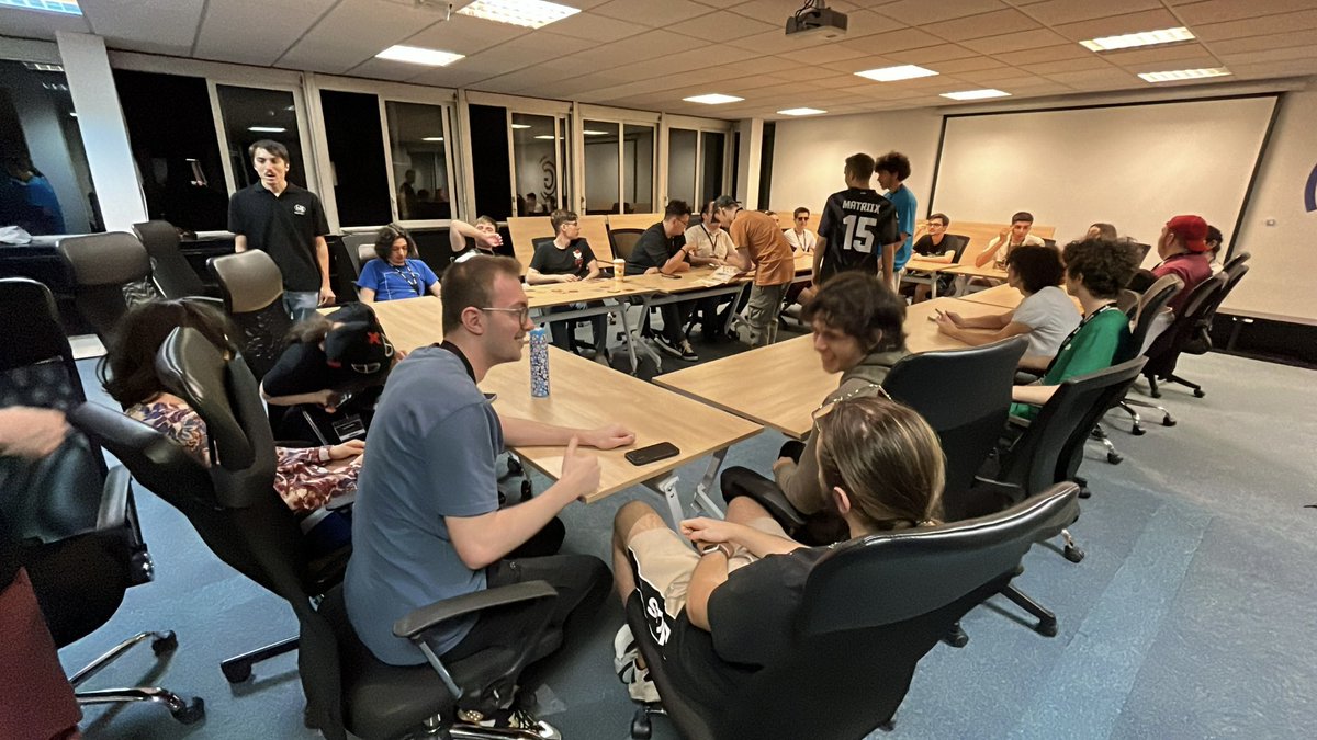 Live4Tomorrow_'s tweet photo. Certains de nos streamers et de notre staff se sont rejoints pour un Loup-Garou ! 🐺 

Des amitiés vont-elles se briser ce soir… ? 👀 

Pour voir le stream principal : https://t.co/7VIyAK69LH

#CiteDesPixels https://t.co/DZI5zPRZNy
