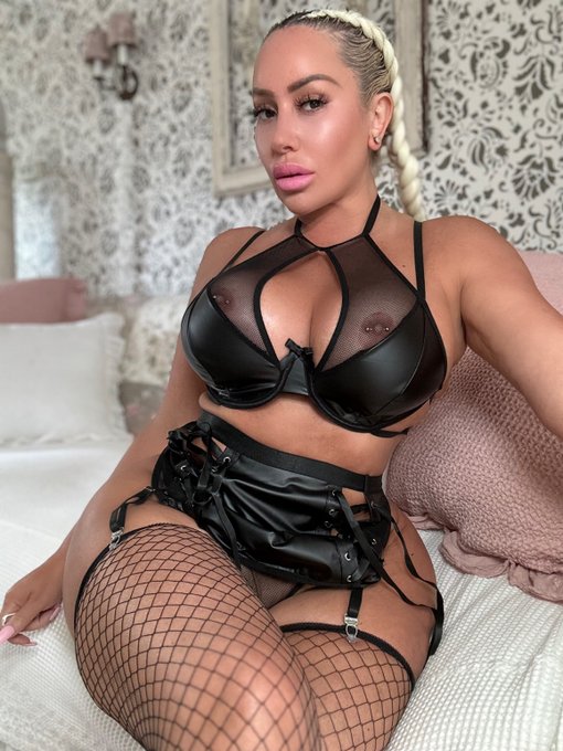 All I'm missing is my whip😈 https://t.co/95eBwLHUwS