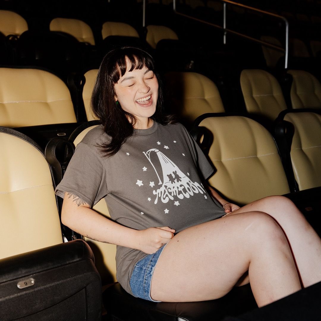 mxmupdating's tweet photo. 📲 maia via instagram (6/25)

“kitting out my avatar this tour with the super cute merch this run 🫡 in @/un_luckypenny WE TRUST!
grab a piece at a show near you or on https://t.co/H7lRSxlwVk 🫶” (1/2) https://t.co/kYcQ0NbBzc