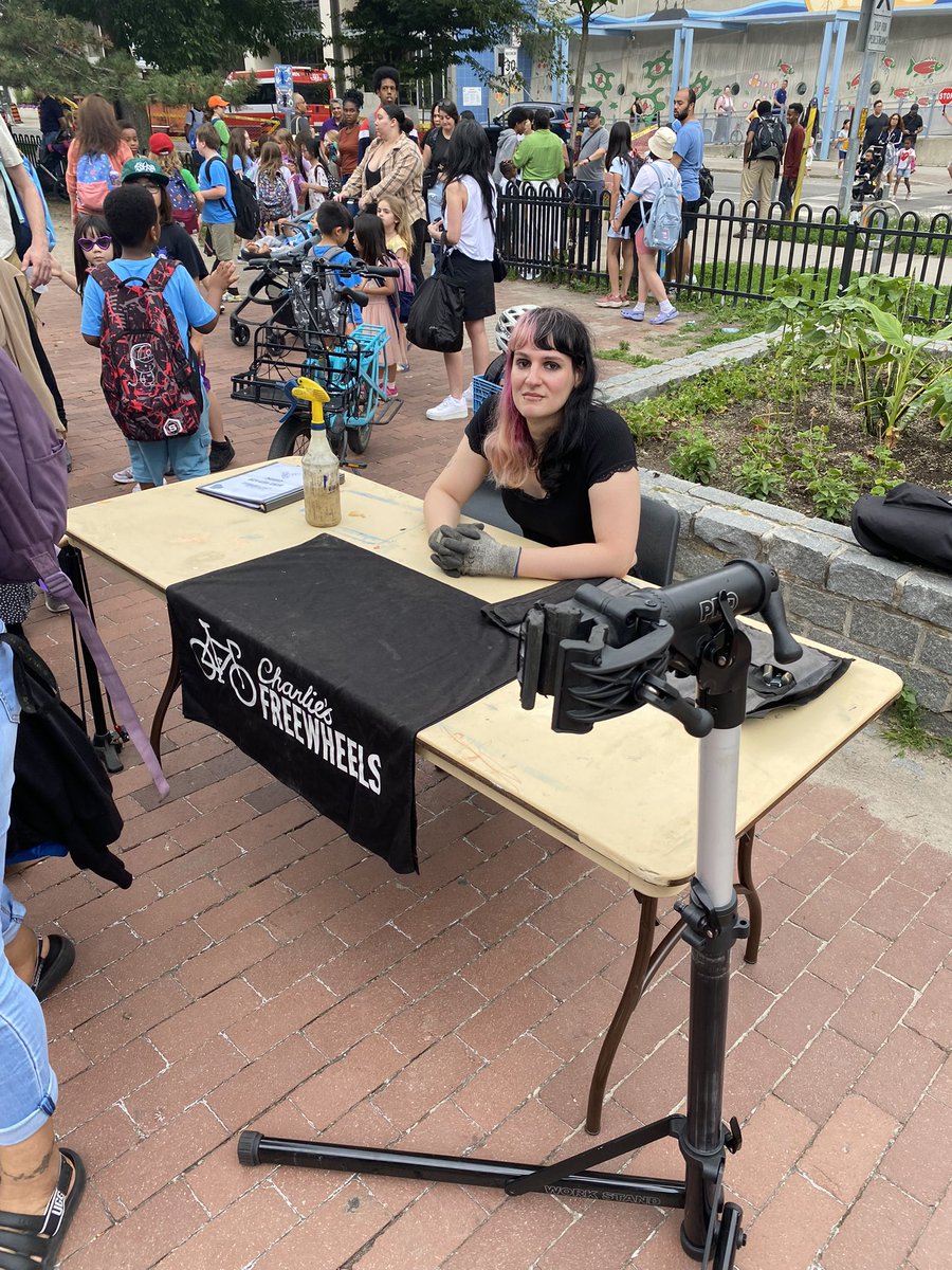 LanrickBennett's tweet photo. Excited to have @charliesfw invited to Market Lane Public School’s Fun Fair. We’ve got our mobile repair team here until 6pm. Drop by and say hello! 
h/t @marketlaneps1  @JantziLaurie @ausmalik https://t.co/TJhjeXkatx