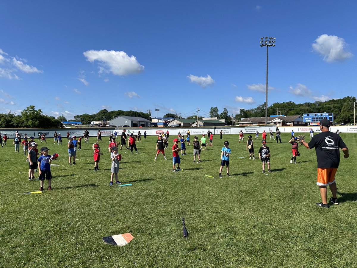 Commitment Baseball School, roll call! Beautiful weather, great kids, historic venue (Shaffer Park), passionate staff! Blessed! 🐾💪🏻⁦<a href="/WhiteoakSports/">Whiteoak Athletics</a>⁩ ⁦<a href="/WJSHWildcats/">Whiteoak Jr./Sr. HS</a>⁩ ⁦<a href="/BrightLocalSD/">Bright Local Schools</a>⁩
