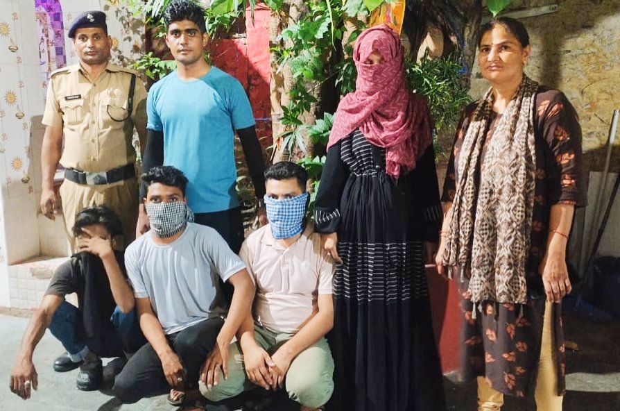 (13-15 year old kidnapped Minor Girls Recovered)