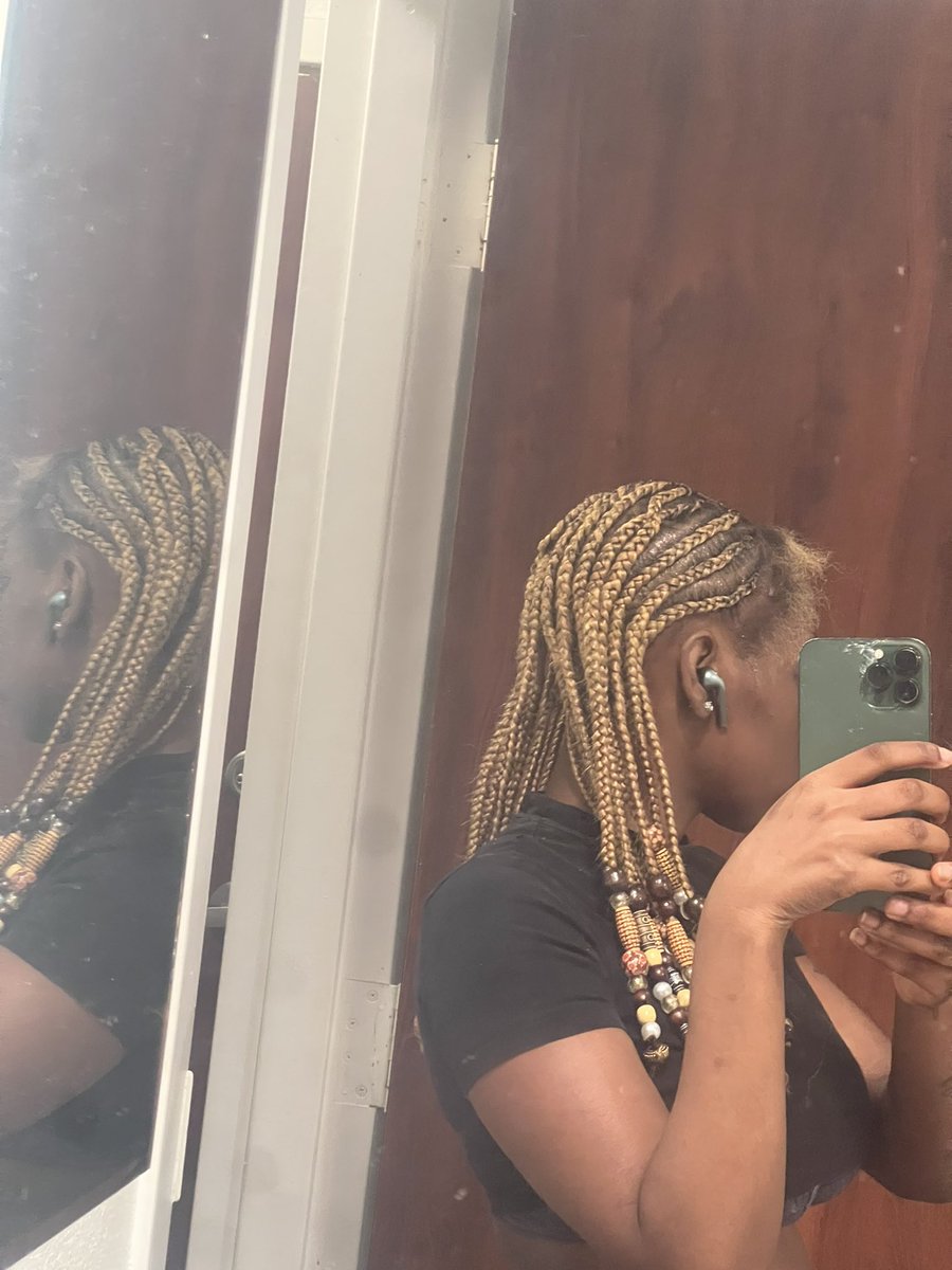 BMayannaa's tweet photo. 20$ braids going for whole month of JULY 😍😍 https://t.co/czK3C46PrS